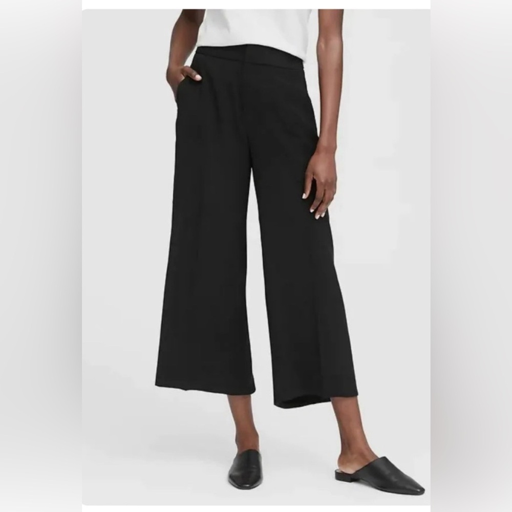Banana Republic Petite Wide-Leg Cropped Pants – Black 4P